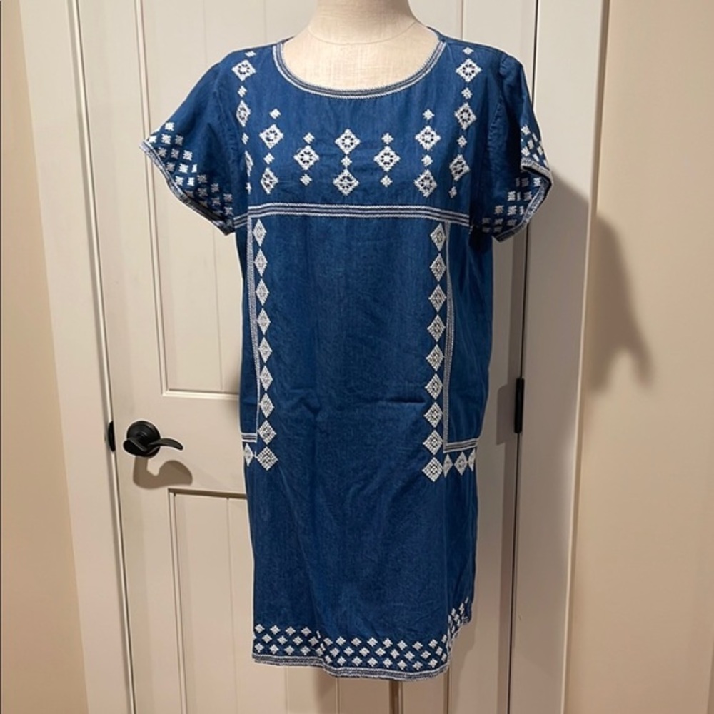 World Market Size L/XL Lightweight Denim Embroidered Dress Cap Sleeve EUC